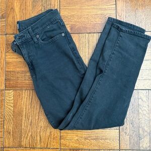 GAP REAL STRAIGHT. Size 2/26 short. Good condition.